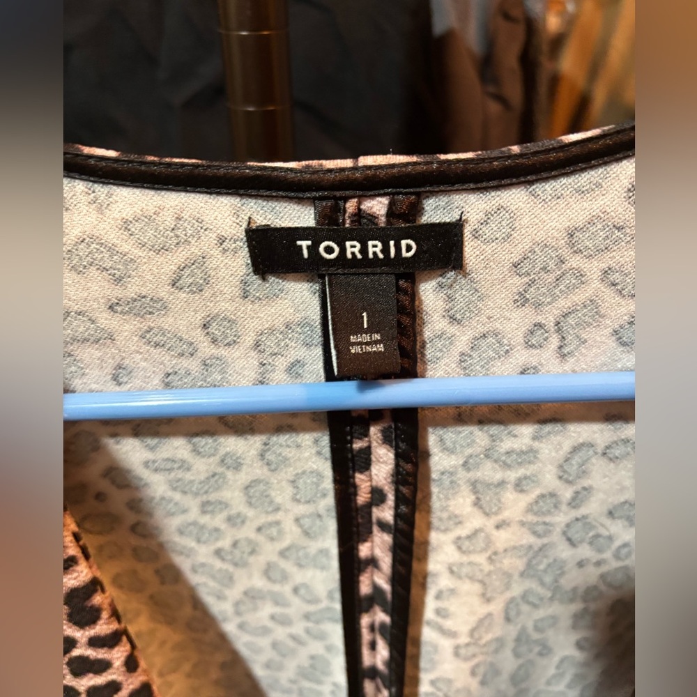 Torrid Leopard Print Office Blazer Cardigan light weight - Picture 3 of 5